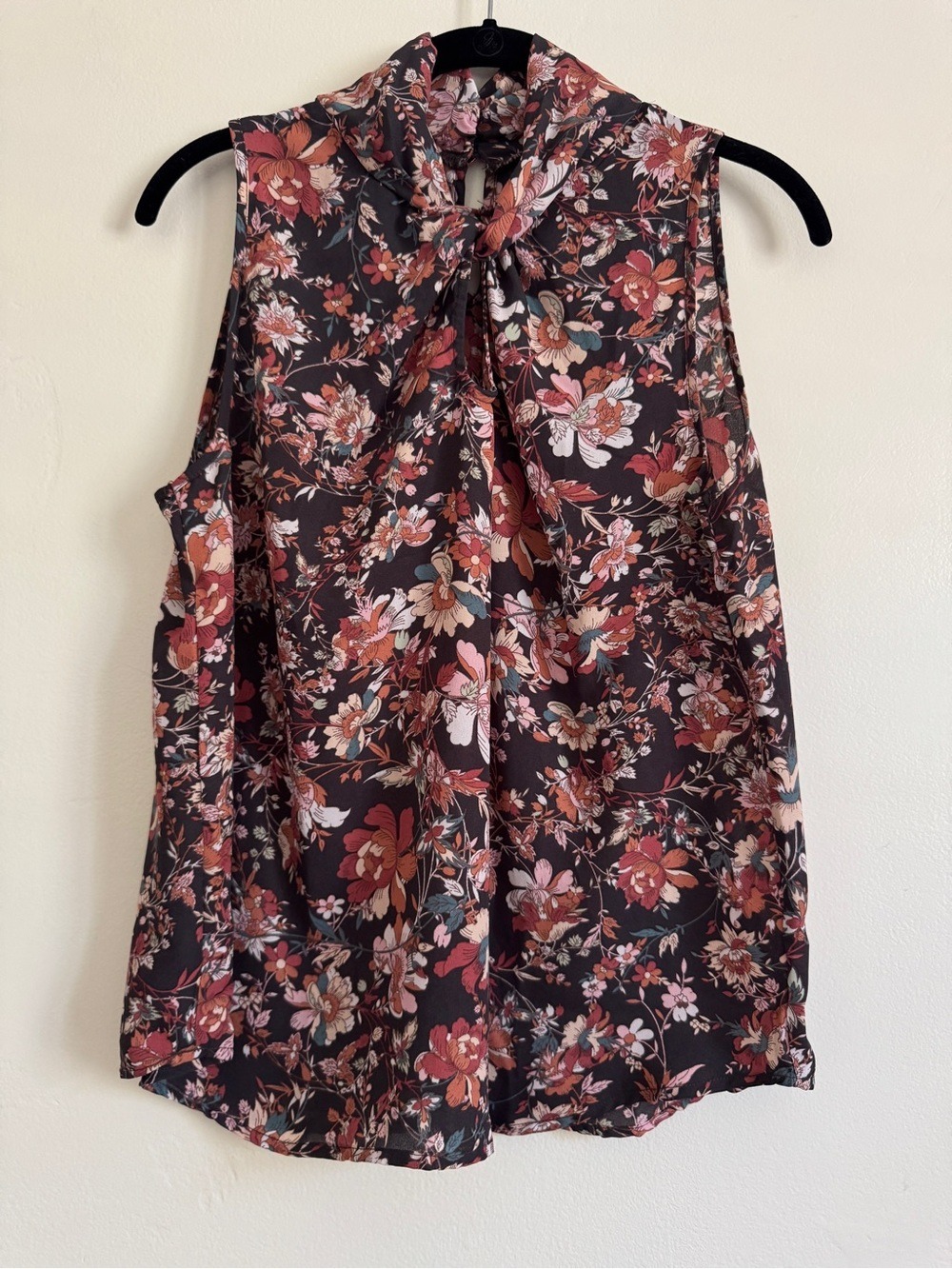 Sleeveless Floral Tie-Neck Blouse - Brown with Rust & Pink Floral, Size Medium